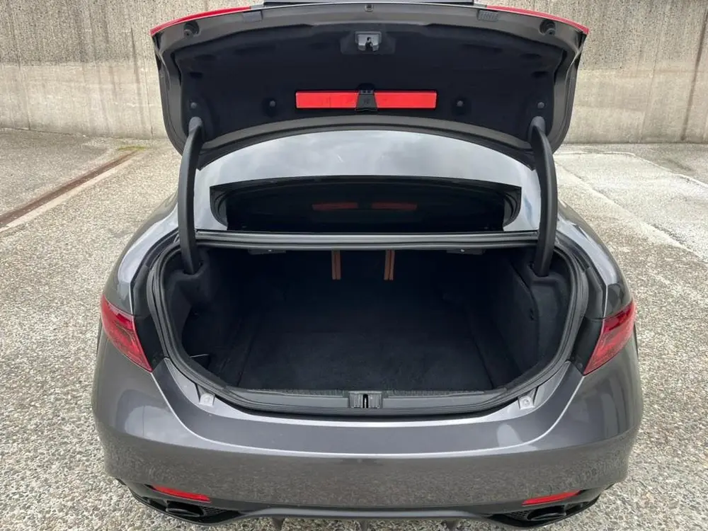 Alfa Romeo Giulia 2.0 Turbo B-Tech  300 + pk Aut 2019 Grijs uit 2019, foto 5