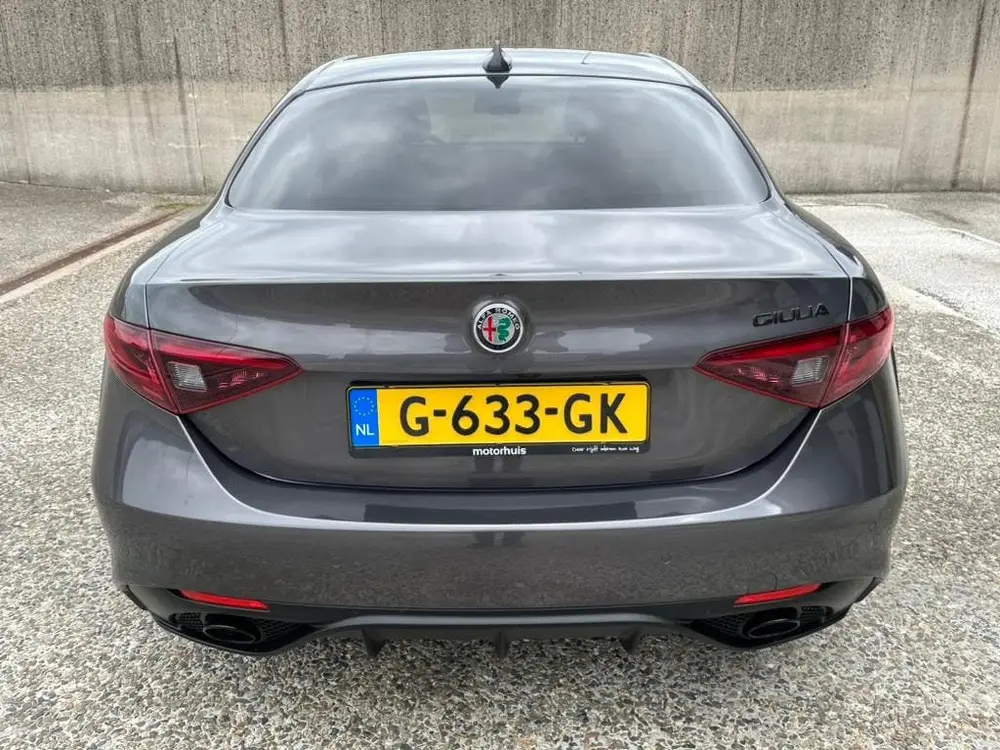 Alfa Romeo Giulia 2.0 Turbo B-Tech  300 + pk Aut 2019 Grijs uit 2019, foto 6