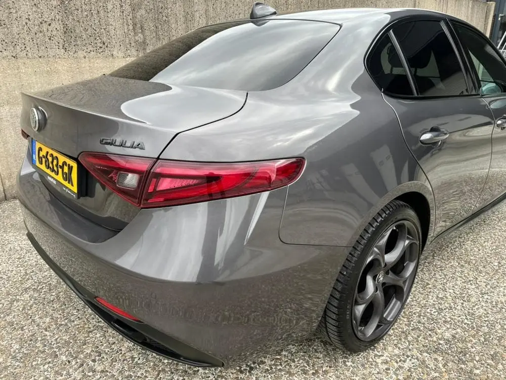 Alfa Romeo Giulia 2.0 Turbo B-Tech  300 + pk Aut 2019 Grijs uit 2019, foto 8