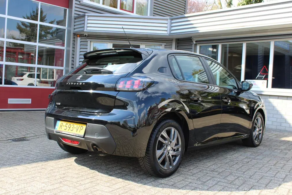 Peugeot 208 1.2 PureTech Active Pack uit 2022, foto 2