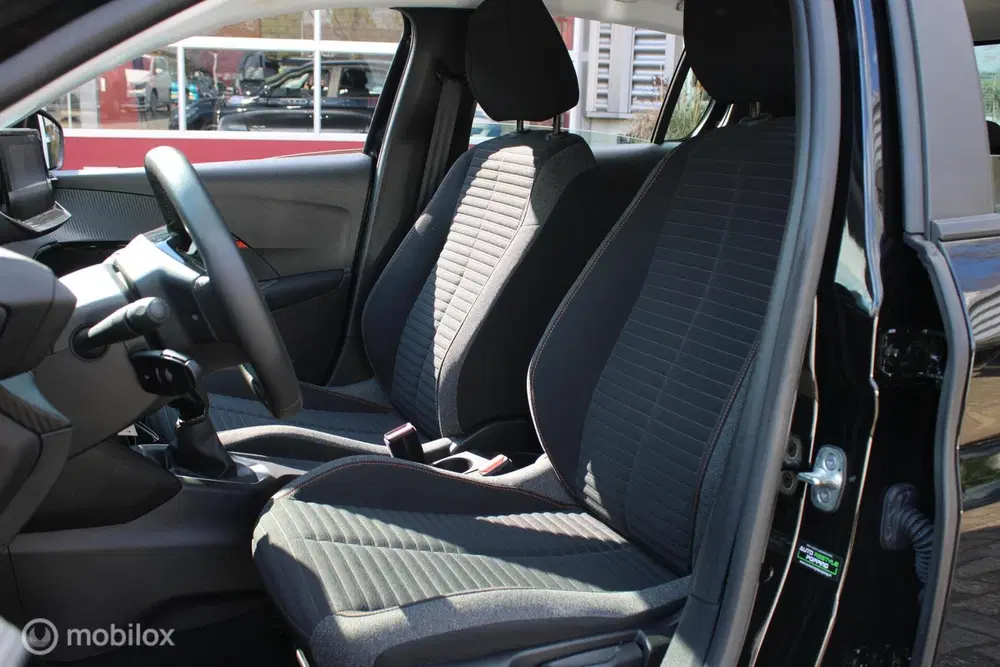 Peugeot 208 1.2 PureTech Active Pack uit 2022, foto 3
