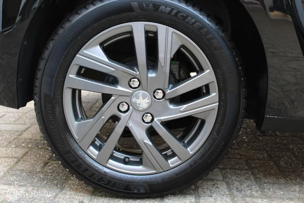 Peugeot 208 1.2 PureTech Active Pack uit 2022, foto 6