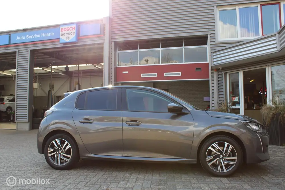 Peugeot 208 1.2 PureTech Blue Lease Allure uit 2020, foto 11