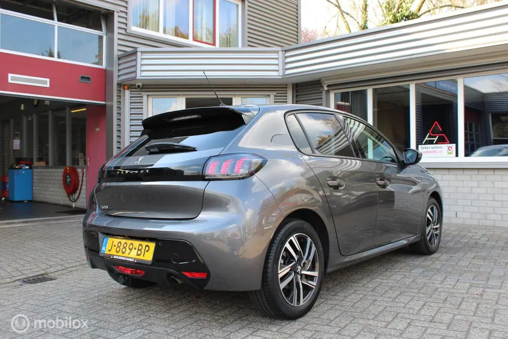 Peugeot 208 1.2 PureTech Blue Lease Allure uit 2020, foto 2