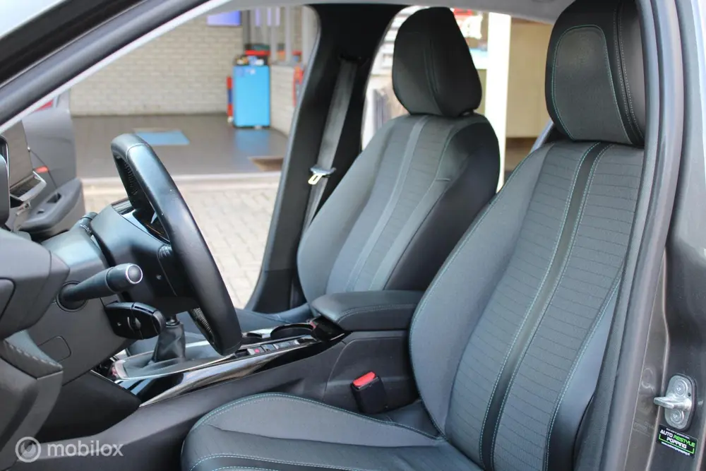 Peugeot 208 1.2 PureTech Blue Lease Allure uit 2020, foto 5