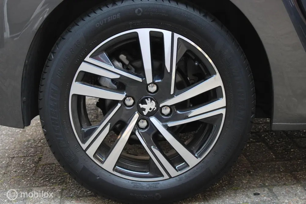 Peugeot 208 1.2 PureTech Blue Lease Allure uit 2020, foto 9