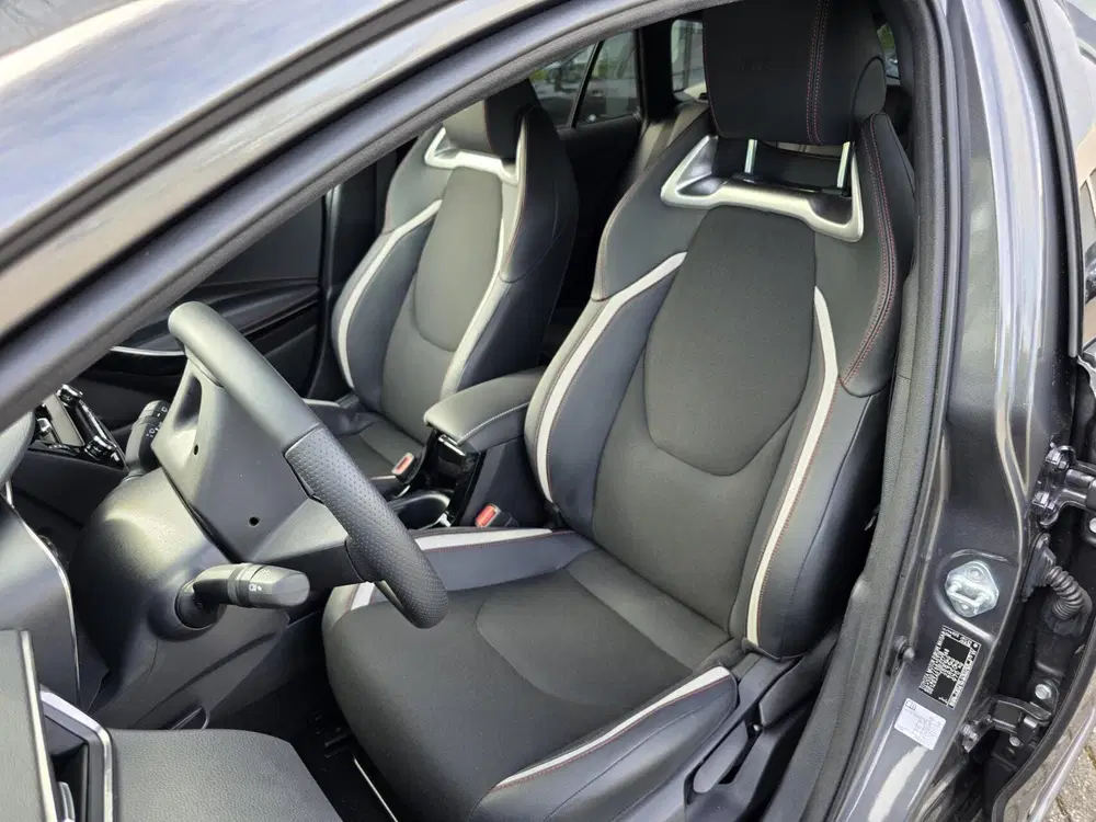 Toyota Corolla 1.8 Hybrid 140 Hybrid GR-Sport uit 2023, foto 11