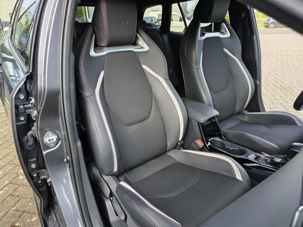 Toyota Corolla 1.8 Hybrid 140 Hybrid GR-Sport uit 2023, foto 6