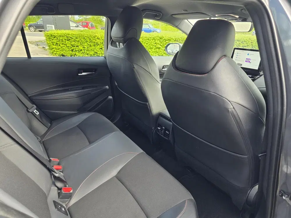 Toyota Corolla 1.8 Hybrid 140 Hybrid GR-Sport uit 2023, foto 9