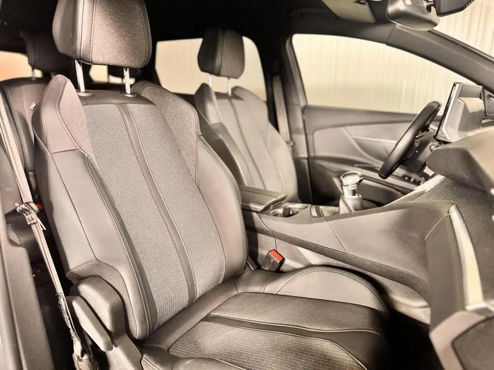 Peugeot 5008 1.2 PureTech Active Pack Business uit 2023, foto 13