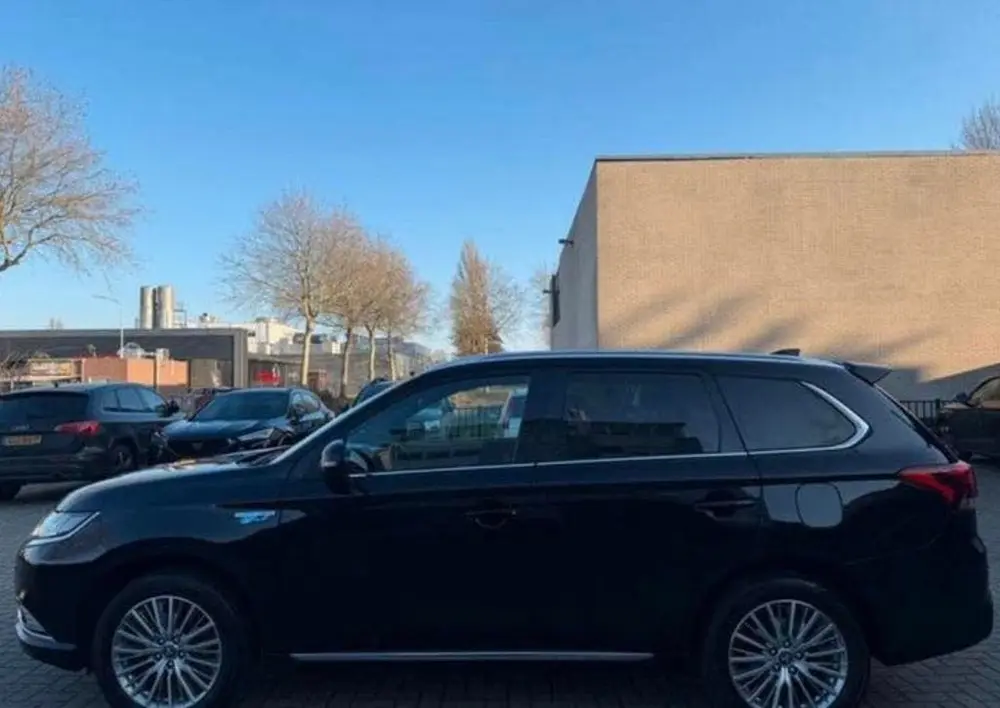 Mitsubishi Outlander 2.4 Hybrid | 4x4 | Trekhaak uit 2019, foto 6