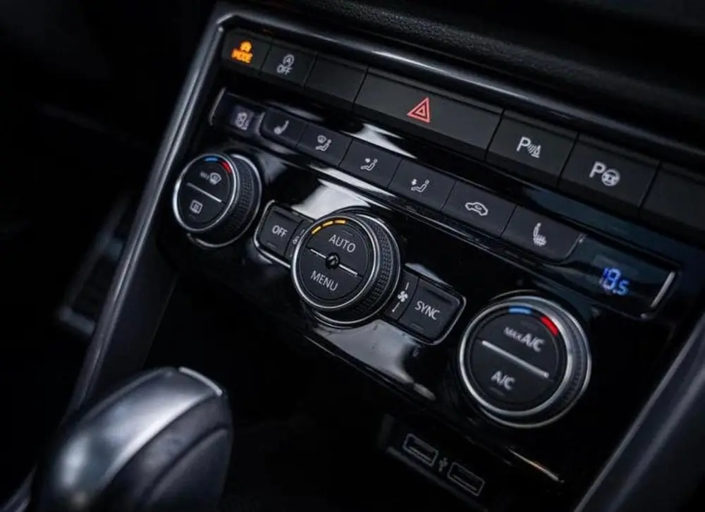 Volkswagen T-Roc 1.5 TSI 3x R-line, Pano, Digital, 19 inch uit 2019, foto 15