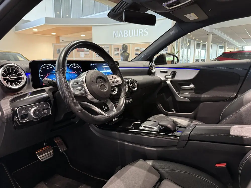 Mercedes-Benz A-Klasse 250 e AMG Limited NL auto uit 2022, foto 2