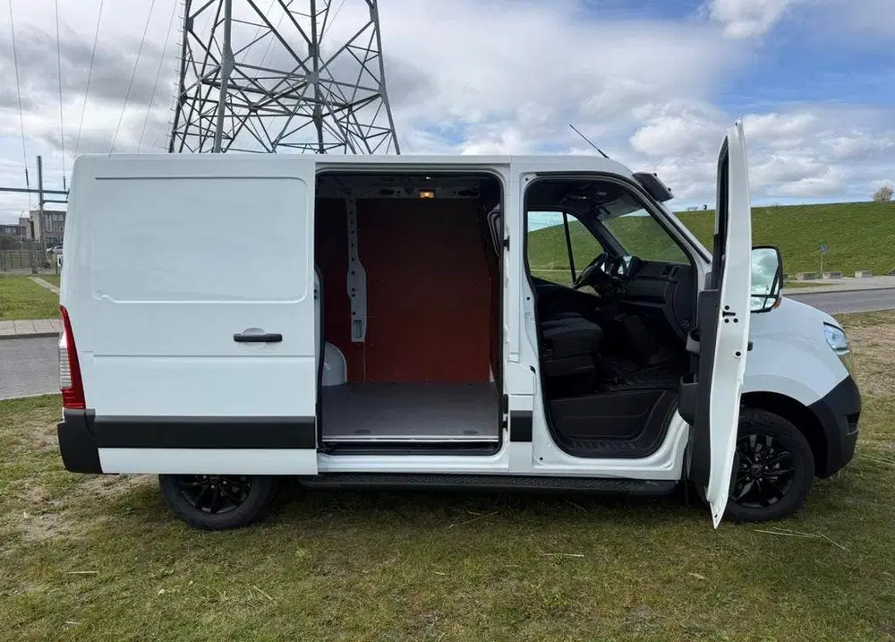 Nissan Interstar Renault Master uit 2023, foto 13