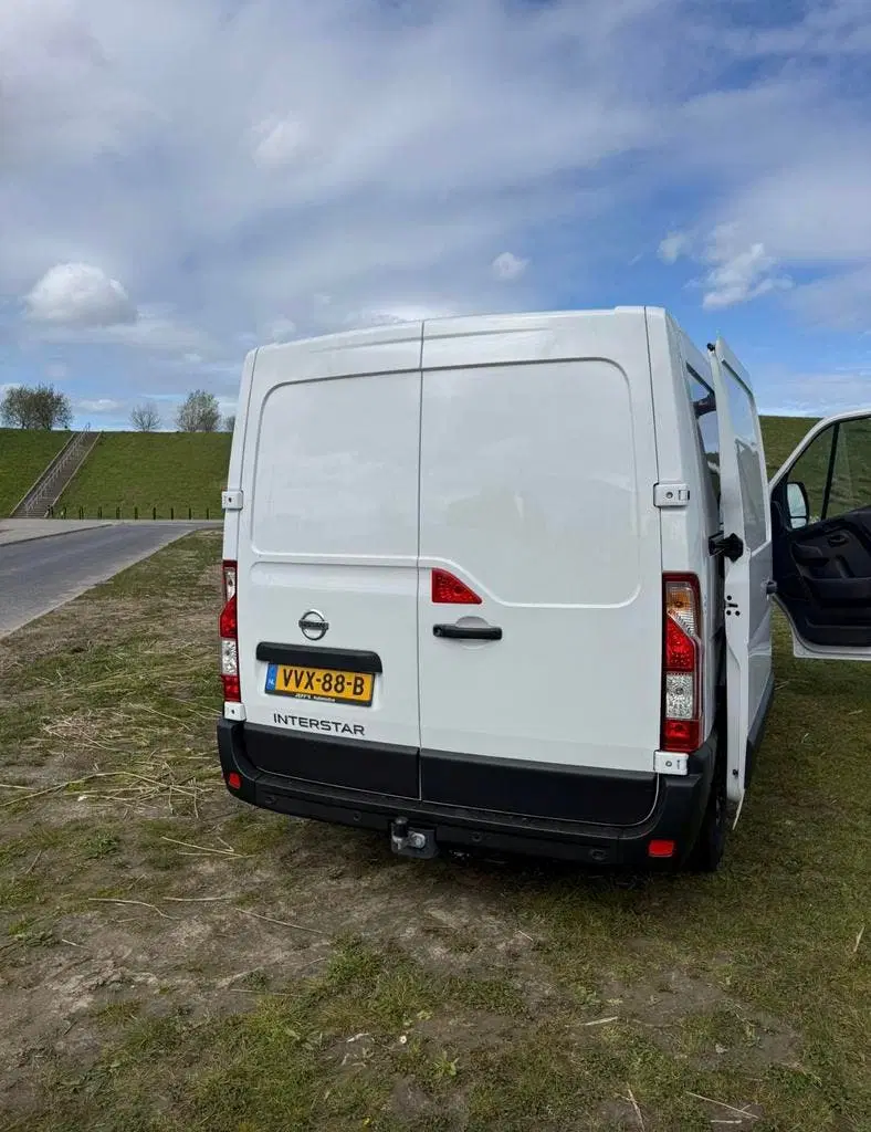 Nissan Interstar Renault Master uit 2023, foto 14