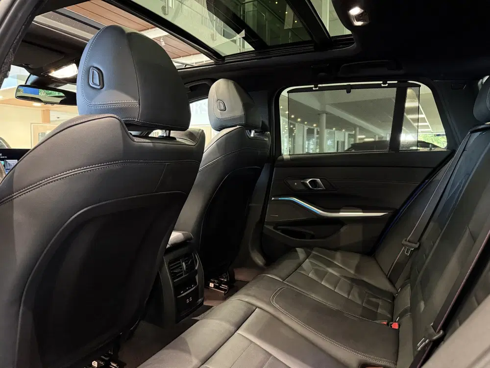 BMW 3-serie 3 Serie Touring 330i M Sportpakket Pro NL uit 2024, foto 10