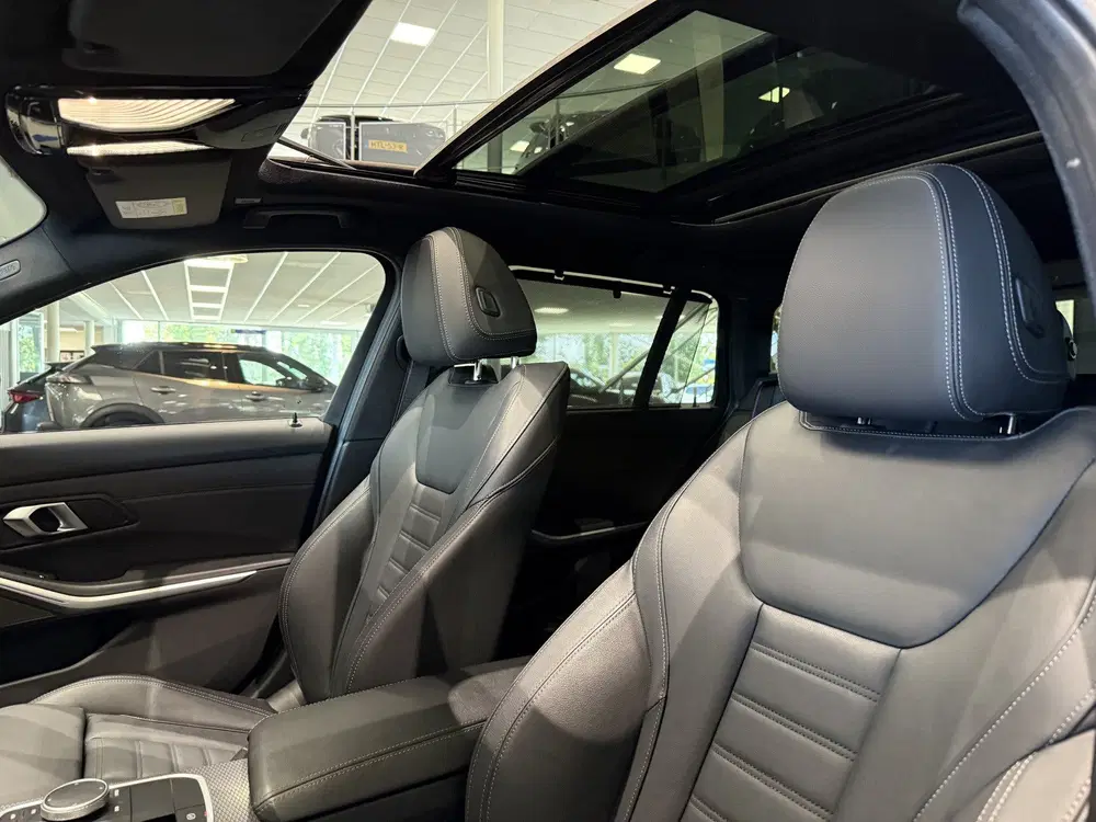 BMW 3-serie 3 Serie Touring 330i M Sportpakket Pro NL uit 2024, foto 11