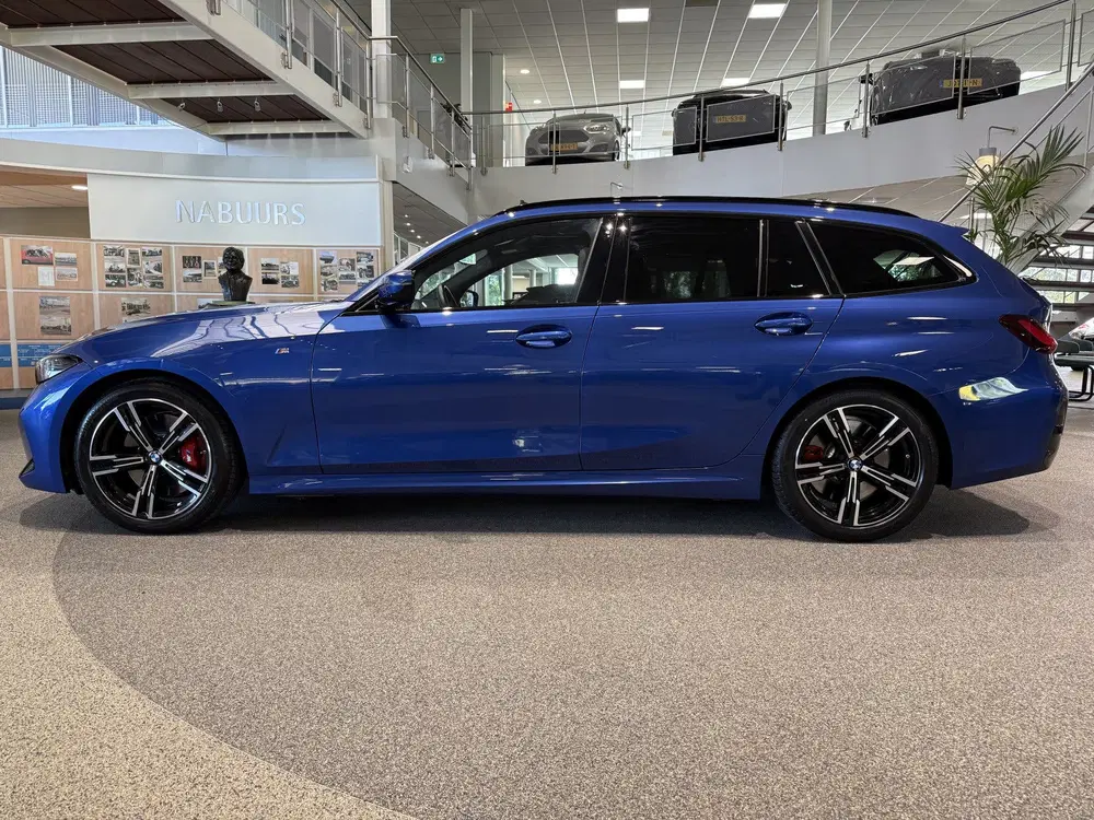 BMW 3-serie 3 Serie Touring 330i M Sportpakket Pro NL uit 2024, foto 3