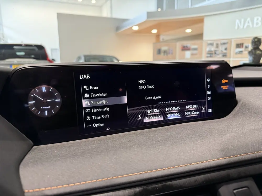 Lexus UX 250h AWD Executive Line, President pack, Mark Levin uit 2019, foto 15