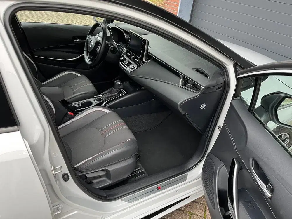 Toyota Corolla 1.8 GR-Sport uit 2020, foto 11