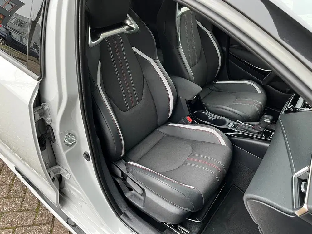 Toyota Corolla 1.8 GR-Sport uit 2020, foto 12