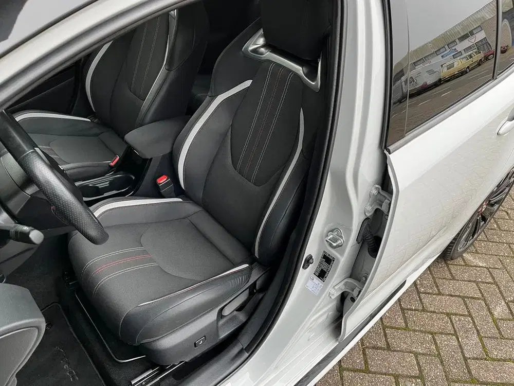 Toyota Corolla 1.8 GR-Sport uit 2020, foto 8