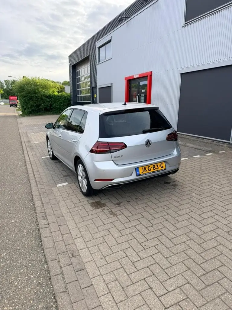 Volkswagen Golf VII Golf 1.6 TDI 115pk 5D 2019 Grijs uit 2019, foto 3