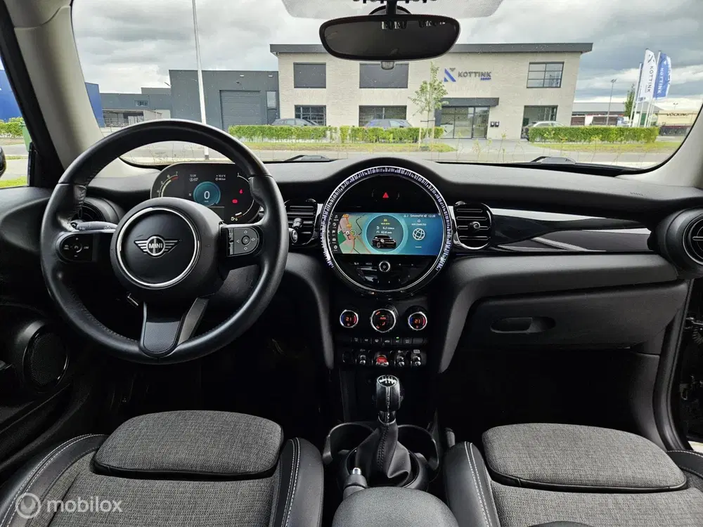 Mini Cooper 1.5 Facelift uit 2022, foto 13