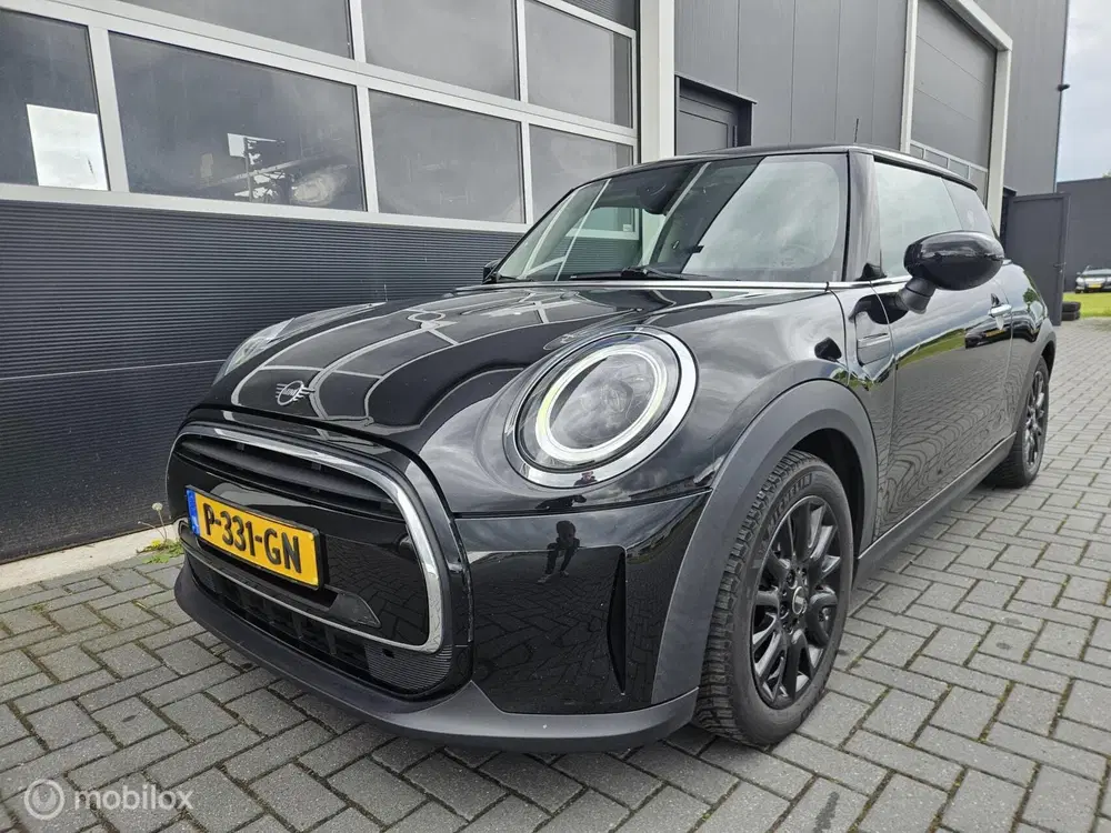 Mini Cooper 1.5 Facelift uit 2022, foto 2