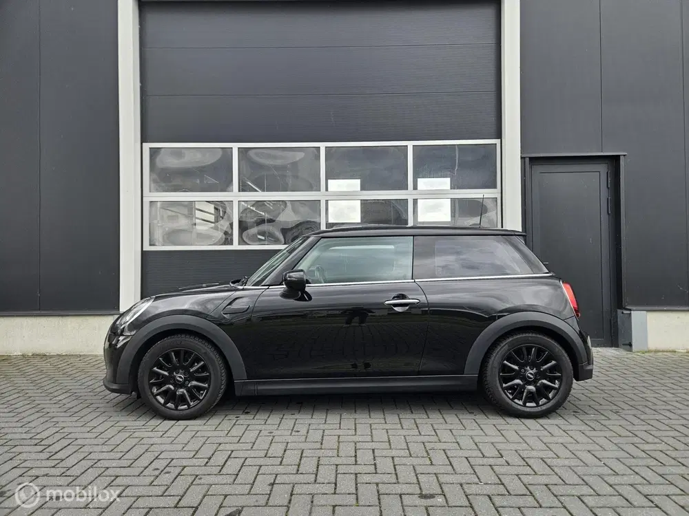 Mini Cooper 1.5 Facelift uit 2022, foto 3