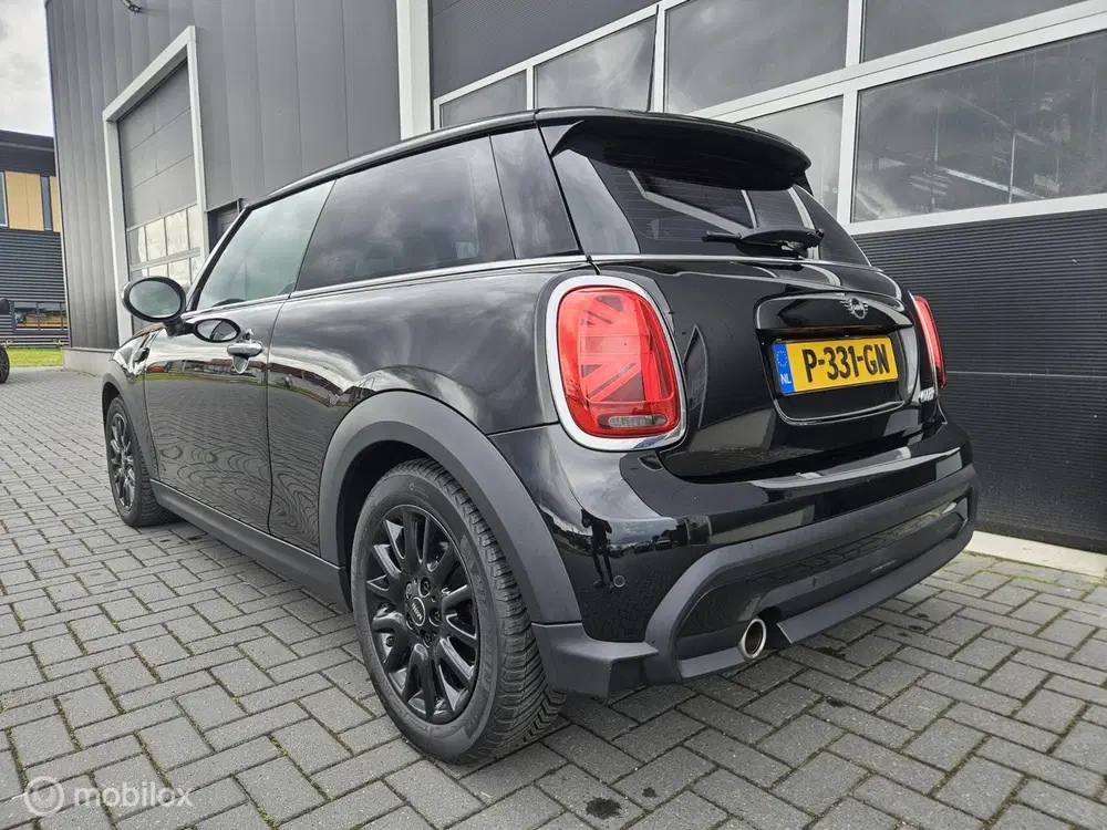 Mini Cooper 1.5 Facelift uit 2022, foto 4