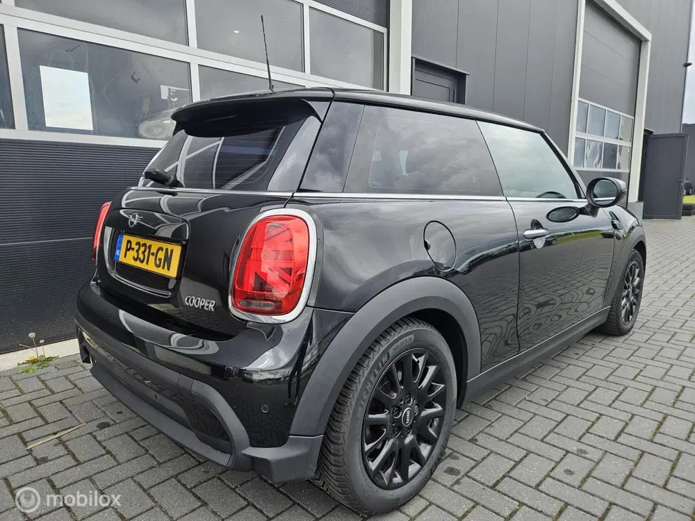 Mini Cooper 1.5 Facelift uit 2022, foto 6