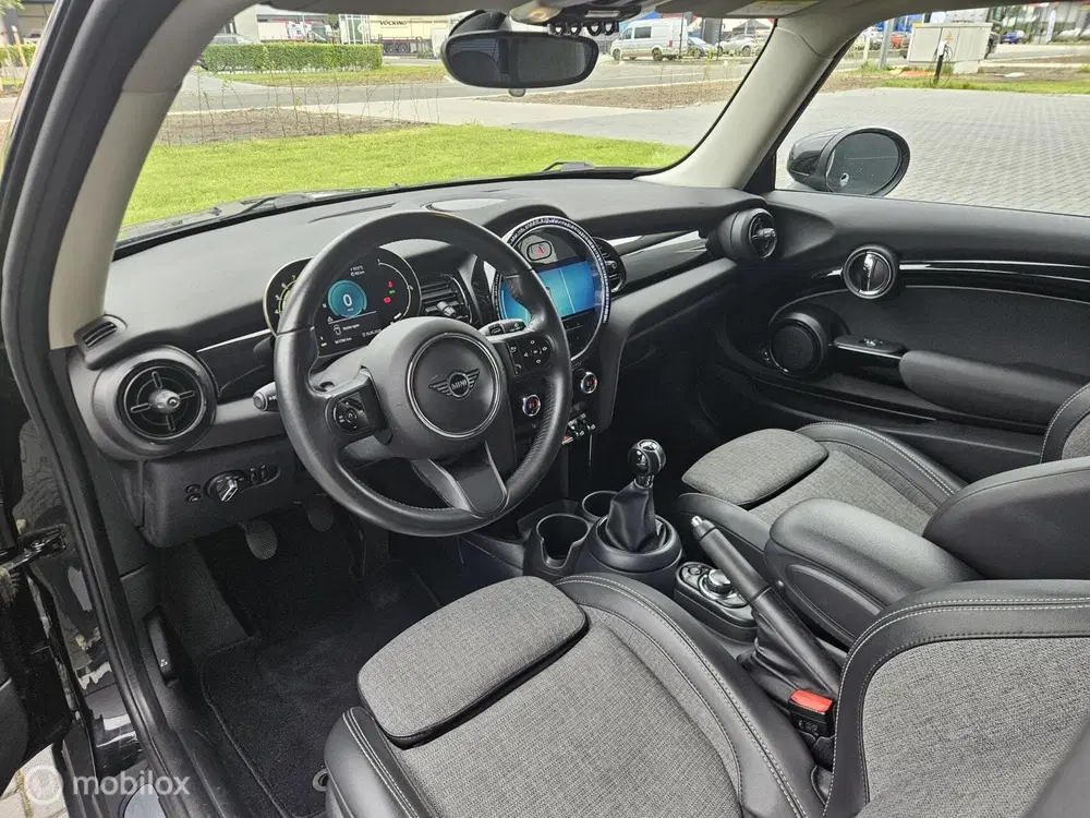 Mini Cooper 1.5 Facelift uit 2022, foto 9