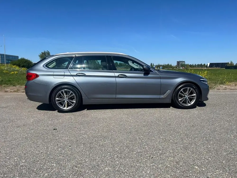BMW 5-Serie 5-Serie 520i 184pk Aut. 2019 Grijs uit 2019, foto 2