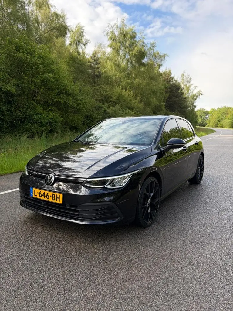 Volkswagen Golf 1.5 TSI 130pk 2020 Zwart uit 2020, foto 2