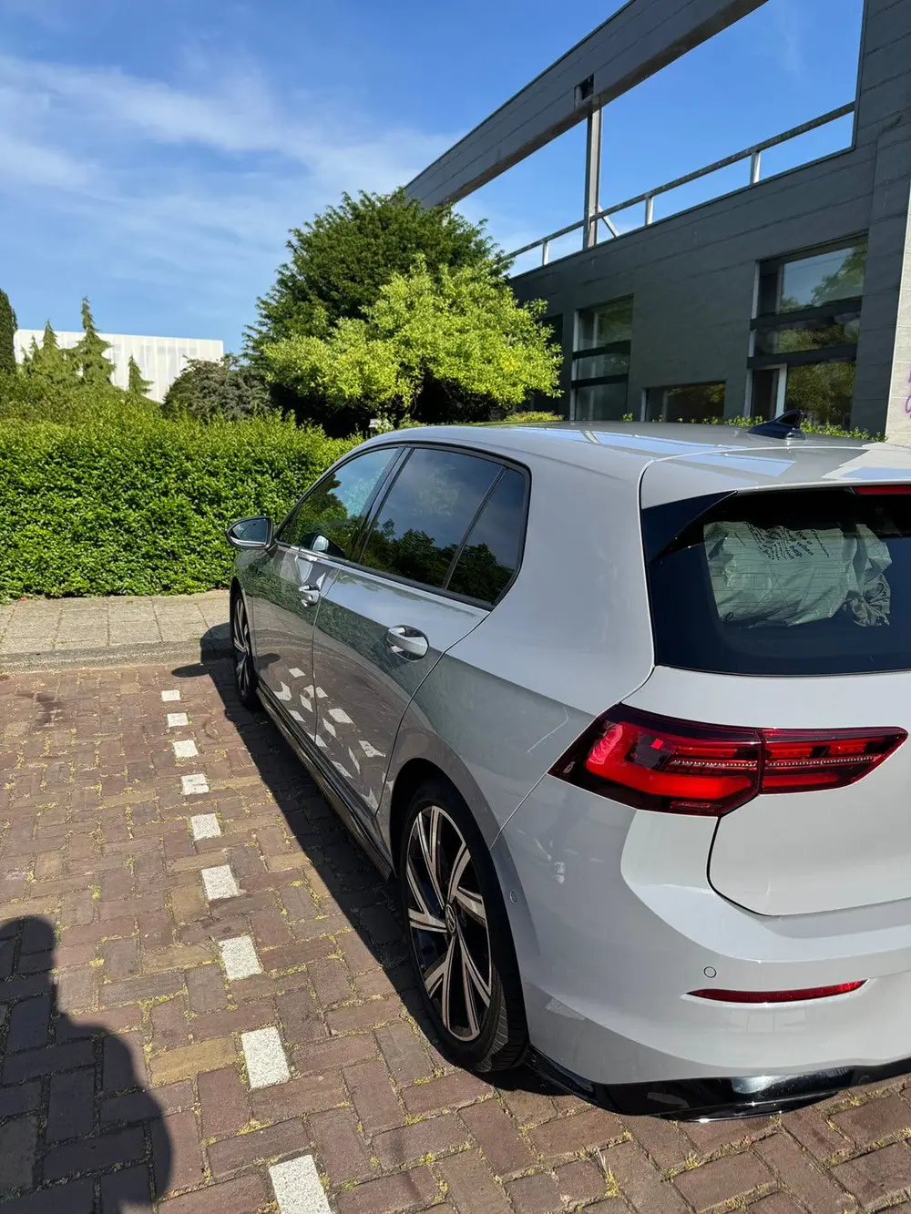 Volkswagen Golf 8 R-Line | 2.0 benzine | Nardo Grey uit 2022, foto 2