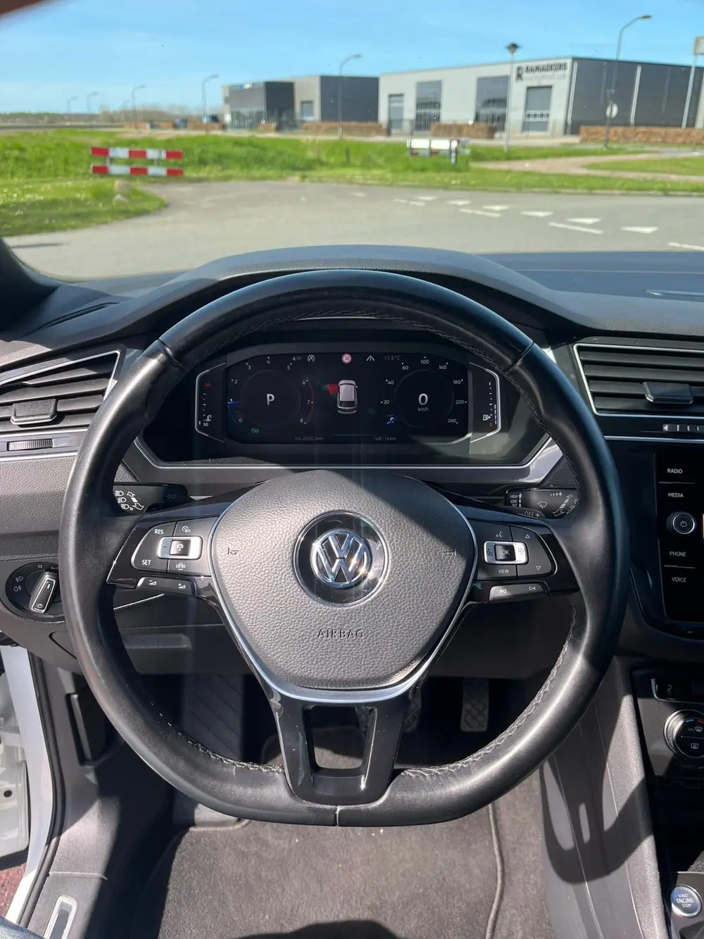 Volkswagen Tiguan 1.5 TSI ACT 150pk DSG 2019 Wit uit 2019, foto 17