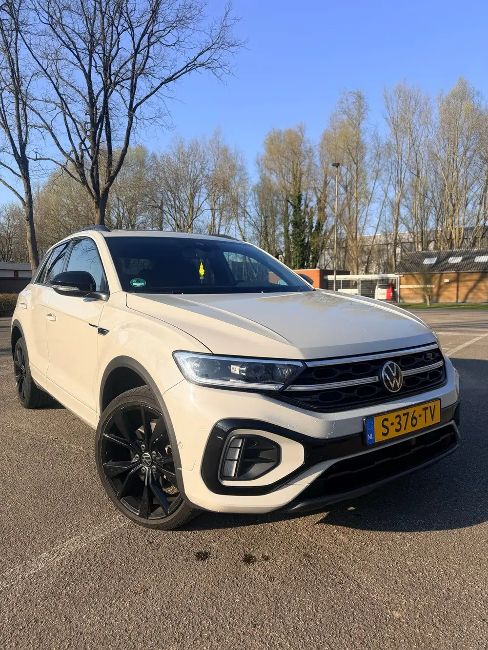 Volkswagen T-Roc 1.5 TSI 150pk 7-DSG 2023 dessert grey uit 2023