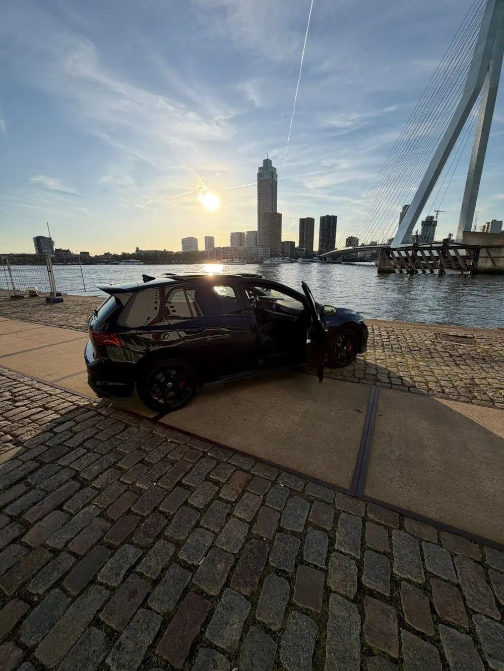 Volkswagen Golf 2.0 TSI OPF 221KW Dsg7 2022 Zwart uit 2022