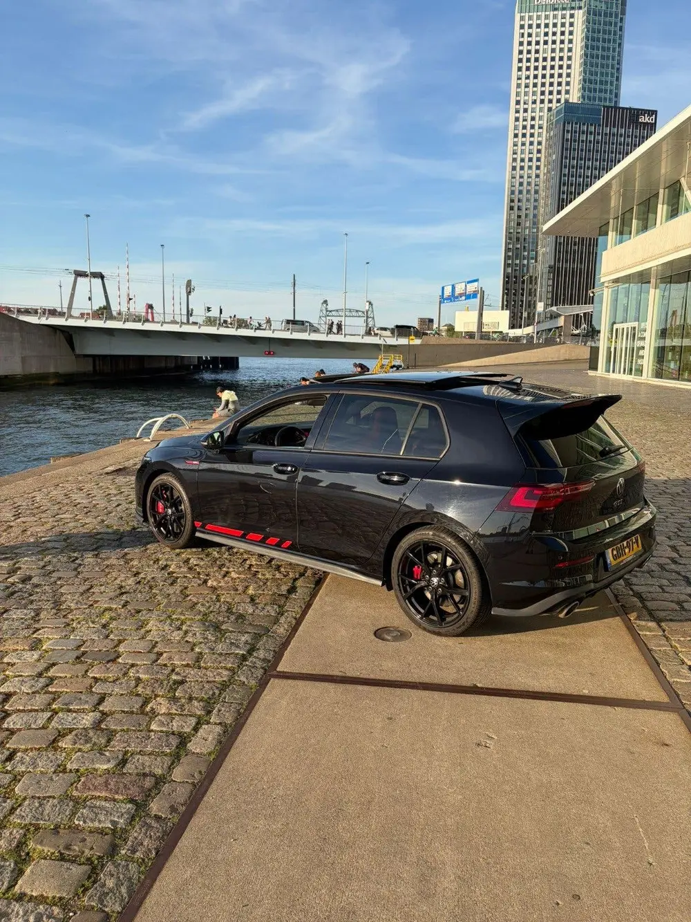 Volkswagen Golf 2.0 TSI OPF 221KW Dsg7 2022 Zwart uit 2022, foto 2