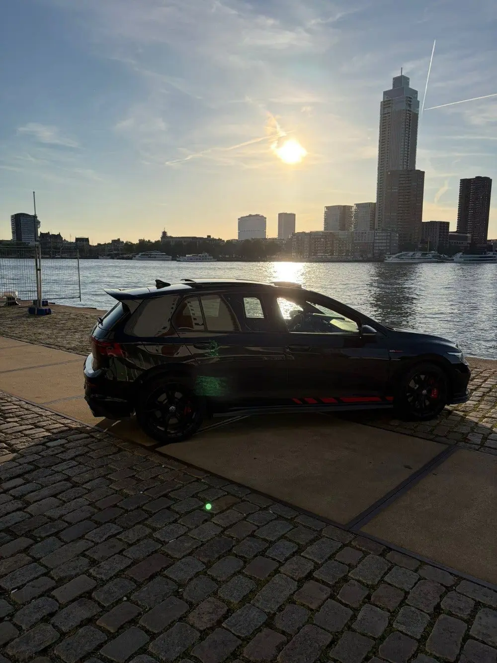 Volkswagen Golf 2.0 TSI OPF 221KW Dsg7 2022 Zwart uit 2022, foto 3