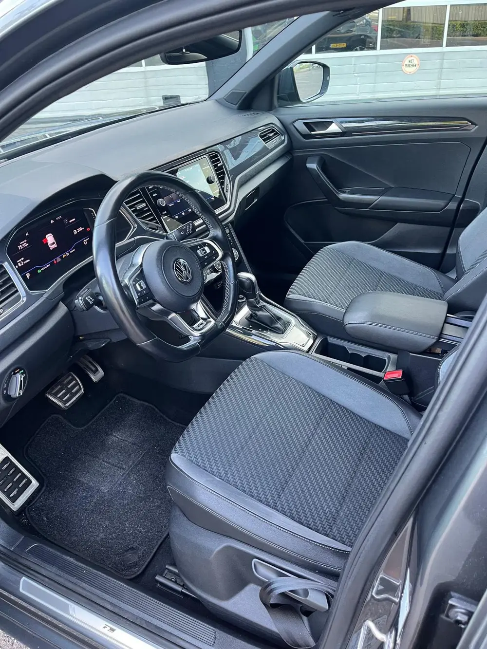 Volkswagen T-Roc R-Line 1.5 TSI 150pk 7-DSG 2019 Grijs uit 2019, foto 10