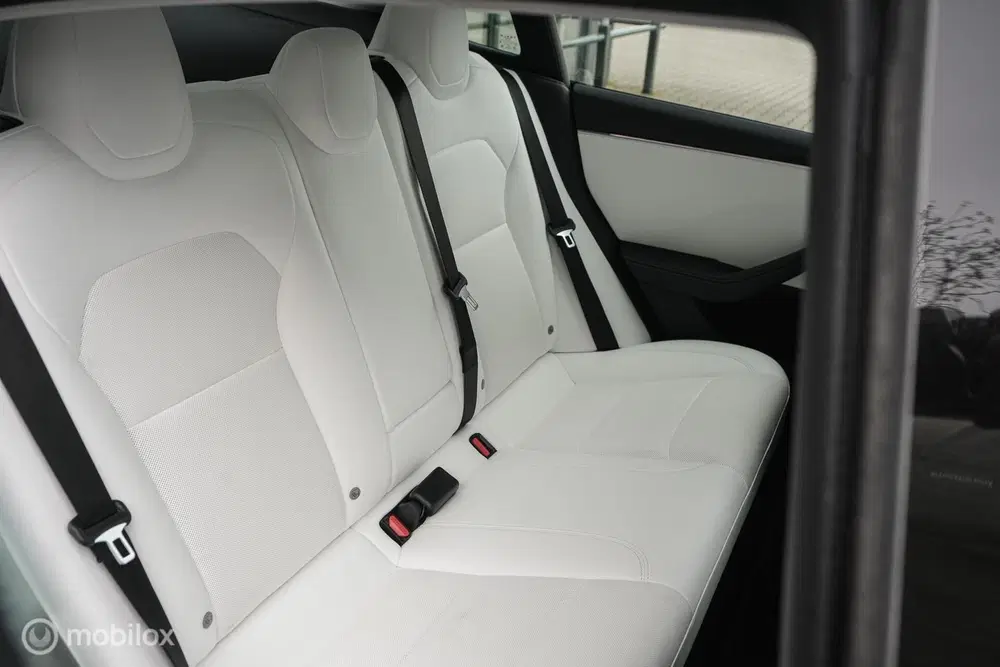 Tesla Model 3 Premium Long Range AWD 78 kWh Highland uit 2023, foto 4