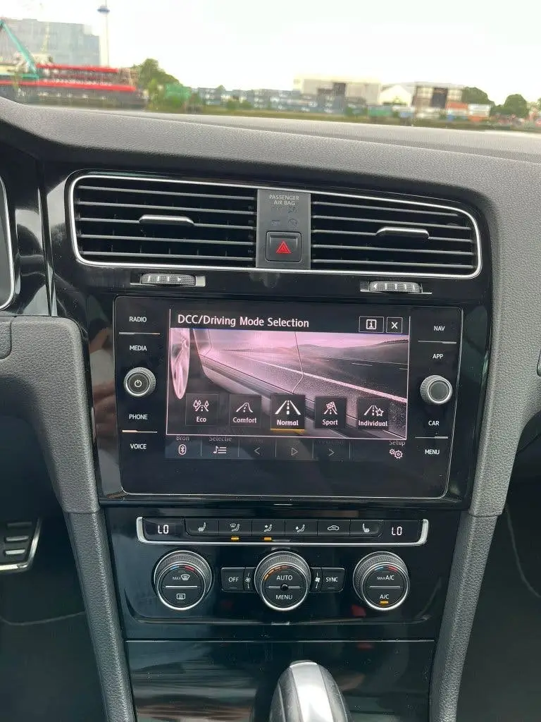Volkswagen Golf Variant 1.5 TSI 150pk 7-DSG 2019 Zwart uit 2019, foto 16