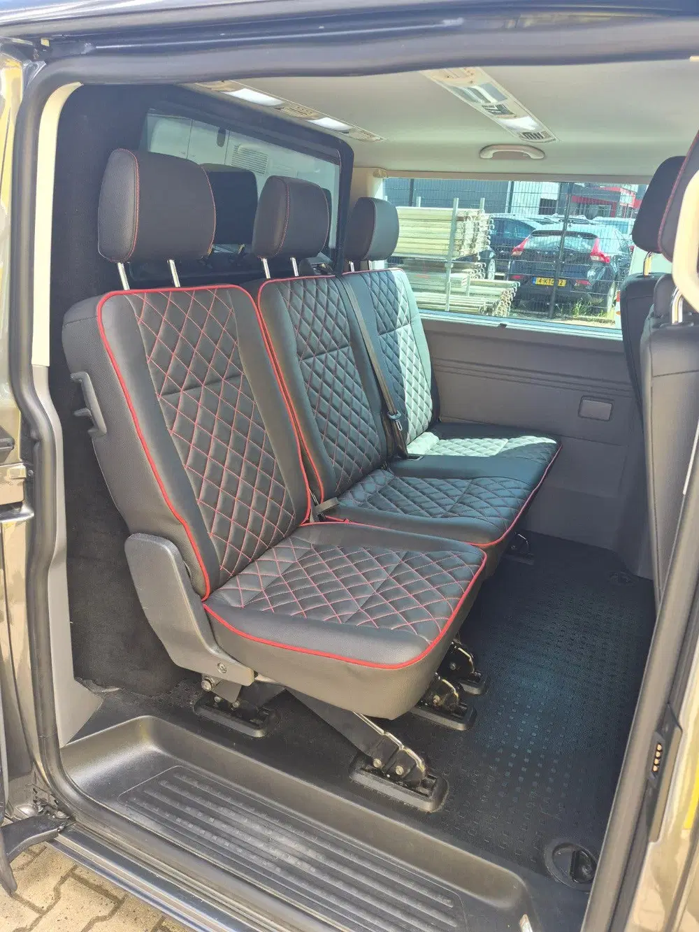 Volkswagen Transporter Kombi 2024 Grijs uit 2024, foto 8
