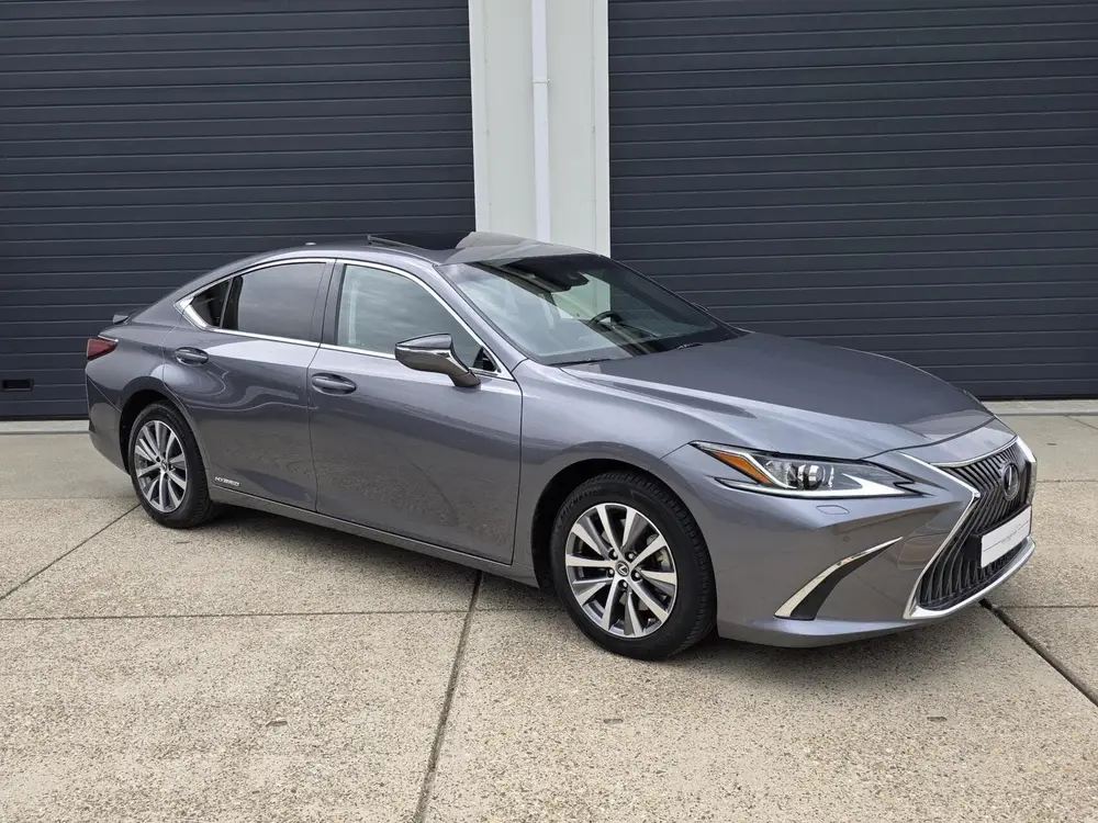 Lexus ES 300h uit 2020, foto 5