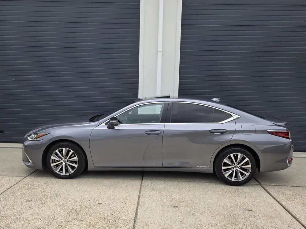 Lexus ES 300h uit 2020, foto 6