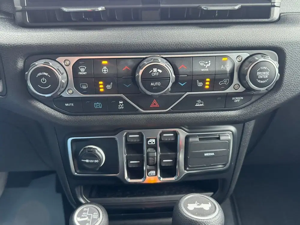 Jeep Wrangler 4x4 hybride 4xe 380 Groot multimedia uit 2024, foto 7