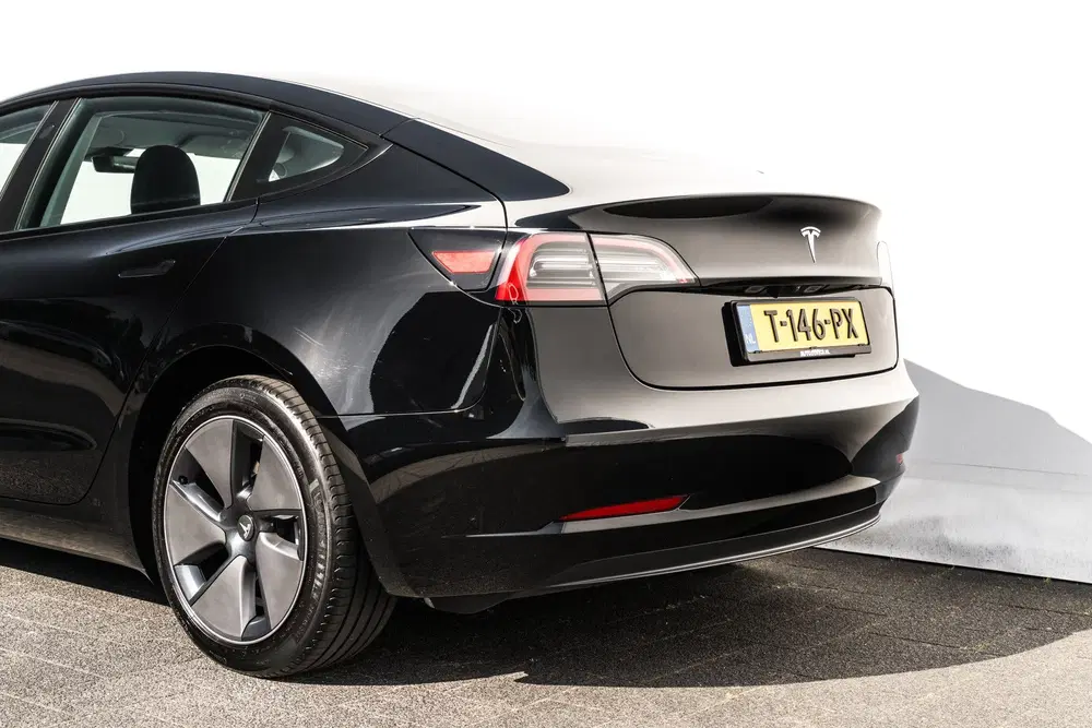 Tesla Model 3 Standard RWD Plus 60 kWh uit 2023, foto 12