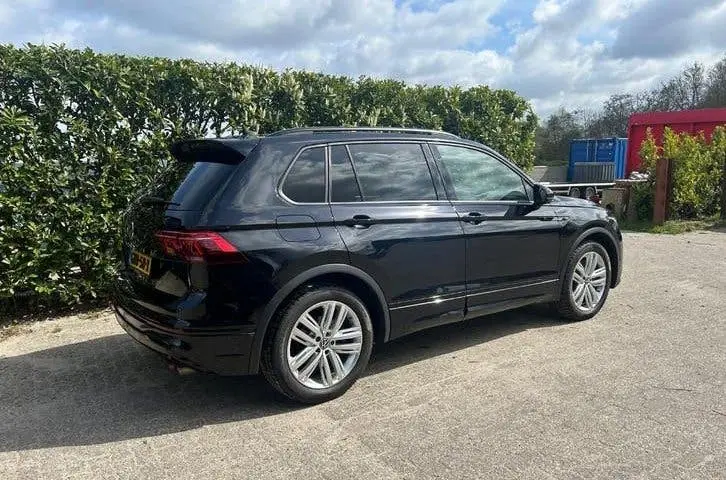 Volkswagen Tiguan 2.0 TSI R75 Black Edition 320PK Akrapovic uit 2022, foto 11